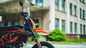 The revised chassis and styling are boosted by the latest 690 lc4 motor and an updated electronics package, so whether. Ktm 690 Enduro R Und 690 Smc R Des Modelljahrs 2021