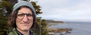 Lee Clement's Instagram, Twitter & Facebook