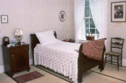 One Of The Only Original Artifacts In The Entire House Is The Sleigh Bed Is Where Emily Dickinson Slept And Died In Th Emily Dickinson Sleigh Beds Hotels Room