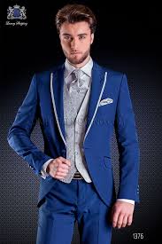 Traje Italiano Con Moderno Estilo Slim De Solapa Punta Con Vivos Y 1 Boton Tejido New Performance En Color Azul Trajes Italianos Traje De Novio Azul Ropa De Hombre