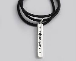 Collier en cuir avec cordon