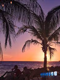 Het eiland ligt op 12 graden ten noorden van de evenaar. Sunset On Curacao Caribbean Westindies Caribbeansea Soca Caribe Westindian Trinidad Barbados Ig Caribbean Skyporn Jamaica Sunrise M
