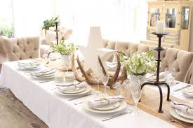 But perhaps the most important case in which you will need some great christmas dining room decoration ideas is if you are planning to stay at home for christmas and spend that night. 15 Magical Christmas Dining Room Decoration Ideas You Can Use