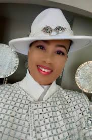 LadyDj wearing #hats while working #rocking the #box #DinahlynnBiggs  #thedinahlynnbiggsshow #biggsradiostation