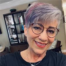 Janine Marek's Instagram, Twitter & Facebook