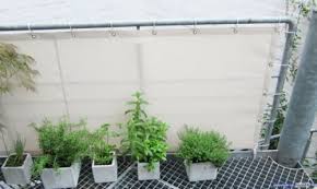 Balkon Sichtschutz Schutzen Sie Sich Vor Neugierigen Blicken Balkon Sichtschutz Haus Und Garten Balkonbespannung