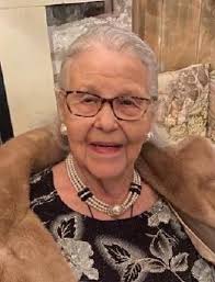 Mary Lear's Instagram, Twitter & Facebook