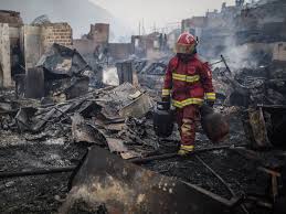 Así ocurrió el dramático derrumbe de un edificio en miami que dejó 1 m. Los Bomberos Radio Ambulante Npr