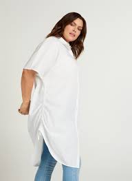 Flere af modellerne har et feminint udtryk, men du finder også rå skjorter i sortimentet. Lang Skjorte Med Korte Aermer Hvid Str 42 60 Zizzi Dk