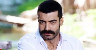 According to birsen altuntas there was an unpleasant incident on the set of the we remind you that earlier murat had already used his fists on the set of the series deli gönül, but then. Murat Unalmis Kimdir