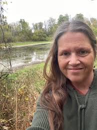 Hi all! I'm just a woman who loves to be outside. Preferably where there is  water but it is not necessary ☺️