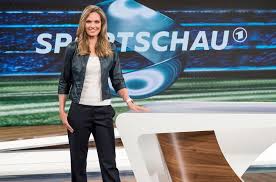 April 2016 moderiert sie blickpunkt sport im br fernsehen und präsentiert außerdem den sportblock in der rundschau. Sportschau Sendetermin Das Erste 12 09 2021 18 30 Uhr Fussball 2 Liga 6 Spieltag Fc Heidenheim 1846 Sg Dynamo Dresden Sc Paderborn 07 Fc Schalke 04 Fc Erzgebirge Aue Fortuna Dusseldorf