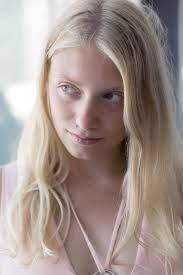 Going blonde when blonde hair coloring does not align with you, more often than not makes you look older, dull and magnify skin imperfections such as wrinkles. Why Does Blonde Hair Get Darker With Age Celebricious