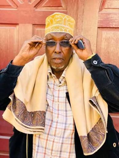 Cabdijibaar - Xildhibaan Cabdiraxmaan Shaadh oo ka tirsan golaha Guurtida Somaliland ayaa beeniyey warar sheegaya inuu gudoomiyaha golaha Guurtida Somaliland,Saleebaan Maxamed Aadan,uu warqada is casilada u gudbiyey madaxweynaha Somaliland,Muuse Biixi ...
