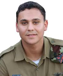 היי קבוצה אם אפשר להעלים את הרקע של הסלון ולדמות כאילו הילדה מנגנת  באיצטדיון או באיזה אולם הופעות מפואר כמו קרנגי הול למשל🥰 תודה 🙏