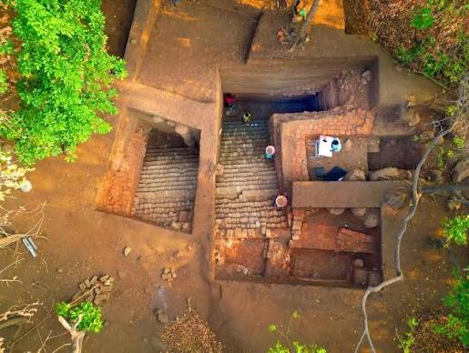 1500-Year-Old Stepped Reservoir on Elephanta Island