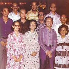 Ibu bapa beliau bernama mohamad iskandar dan wan tempawan wan hanafi. A Morning With Yabhg Tun Dr Siti Hasmah 3 Positive Parenting