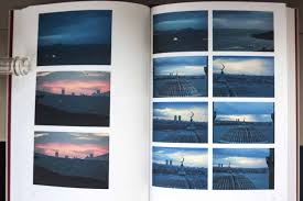 Hahnemühle cotton kağıda mürekkep püskürtme akrilik yöntemiyle basılan sayfalar karşılıklı olarak sergileniyor. Jesse S Book Review Balkon By Orhan Pamuk Japan Camera Hunter