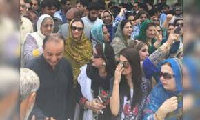 So girls and boys jalad se jald apni pics modeling hd ruselt me sent kariin.note:new casting girls k one song ki fees 4000 hy or boys ki 2000 or kall rat me aap ki bheji huwi pics or. Marvi Memon Wedding Pictures