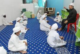 Pesantren darul fuqoha merupakan pesantren pendidikan da'i hafidh, keunggulan dari pesantren kami adalah pesantren ilmu al'quran dan ilmu fiqih ,yang menyiapkan para pemimpin masa depan, yang berkompeten dan. Ini Adalah Keputusan Allah Pengetua Tahfiz