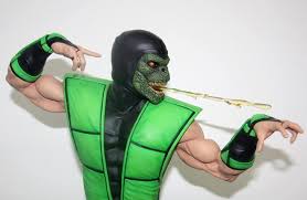 This video shows the location in the krypt to unlock reptile's alternate costume. New Photo From Ultimate Mortal Kombat 3 Reptile Statue The Toyark News