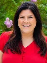 Sara Dukes's Instagram, Twitter & Facebook