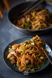 Add the shrimp and fry for 3 to 4 minutes or until opaque and bright pink. Easy Seafood Mee Goreng Seafood Fried Noodles