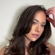 Kris Cotton's Instagram, Twitter & Facebook