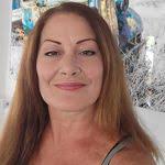 Elena Peck's Instagram, Twitter & Facebook