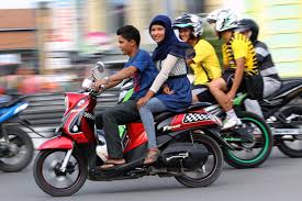 Belanja di tokopedia sebagai solusi belanja mudah dan aman. Indonesian City Wants To Ban Women From Straddling Motorbikes The New York Times