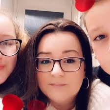 Elise Mason's Instagram, Twitter & Facebook