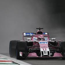 In monza wordt de strijd tussen max verstappen en lewis hamilton. Formel 1 Monza Perez Im Regen Vorne Defekt Stoppt Vettel