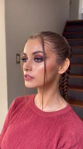 Amamos el Saba Queen 💜. Bárbara Díaz y su espectacular look OKWU.