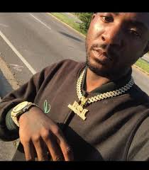 I have a year left looking for friendship and companionship I'm 33 three  kids no baby mama drama at all form Haiti but grew up in Florida/Richmond  va, I do tattoos,paint cars