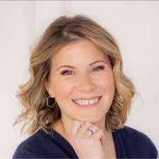 Lisa Ruffcorn's Instagram, Twitter & Facebook