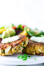A quick and easy crab cake that features buttery round crackers, tarragon, green onions, and red pepper flakes. Easy Maryland Crab Cakes Cooking For My Soul