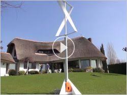 Une Petite Eolienne Verticale Qui S Installe En Un Temps Record Eolienne Verticale Eolienne Maison Et Maison Ecologique