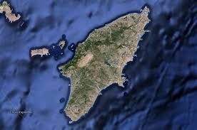 Και απέχει από τον πειραιά 302 ναυτικά μίλια. Rodos Xarths