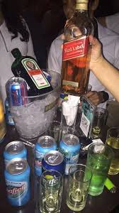 Kadis syariat dilempar botol miras, santri marah. Gambar Minuman Vodka