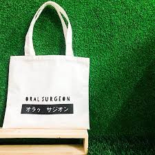 กระเป า ผ าด บ ส ขาว เน อผ าหนาอย ทรง จากโรงงาน bagcanvas สำหร บล กค าท ต องการส งกระเป าสวยๆ คลาสส คเบาๆ ใช สะพายให เหมาะก กระเป า กระเป าผ า ส