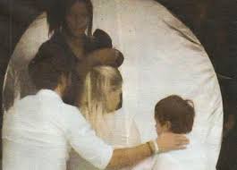 Anche per questo ogni giorno qui a ilfattoquotidiano.it siamo orgogliosi barbara carfagna è nata a roma il 6 maggio del 1969. Barbara Berlusconi Mamma Le Foto Rubate In Clinica Dell Ad Del Milan E Leone Affaritaliani It
