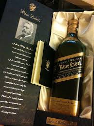Its flavors are influenced by the smoke of the west and the rich, sweet whiskies of the east. Johnnie Walker Blue Label Cerveja Wallpaper Paisagem Vinhos