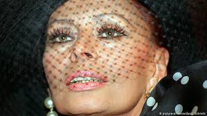 Sofia villani scicolone dame grand cross omri (italian: Ausgeglichene Schonheit Sophia Loren Wird 85 Filme Dw 20 09 2019