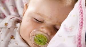 Für neugeborene ist ein schlafsack ideal. Schlafsack Oder Decke Womit Ist Baby Gut Gebettet Mibaby Magazin Ratgeber Testberichte Fur Eltern