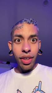 #stitch with @raggedywench bats eyelashes blank stare