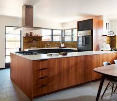 The simplicity is what draws people on the other hand, if you really want to achieve the ultimate mid century look, metal cabinets are a must. 75 Beautiful Mid Century Modern Kitchen With Black Appliances Pictures Ideas July 2021 Houzz