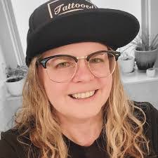 Dana Bentz's Instagram, Twitter & Facebook