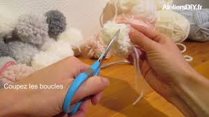 Tuto Faire Des Pompons Avec Une Fourchette Youtube