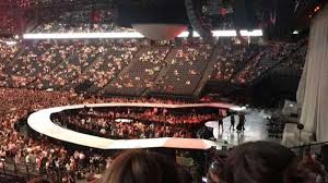 En se serrant un peu, il reste encore beaucoup plus de places qu'on ne l'imagine. Photos At Accorhotels Arena