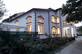 Condiţiile excepţionale şi oamenii blânzi pe care îi veţi intâlni în căminul nostru vă vor convinge cu siguranţă că suntem cea mai bună alternativă a. Cel Mai Luxos Camin Pentru Batrani S A Deschis In Capitala Camine De Batrani